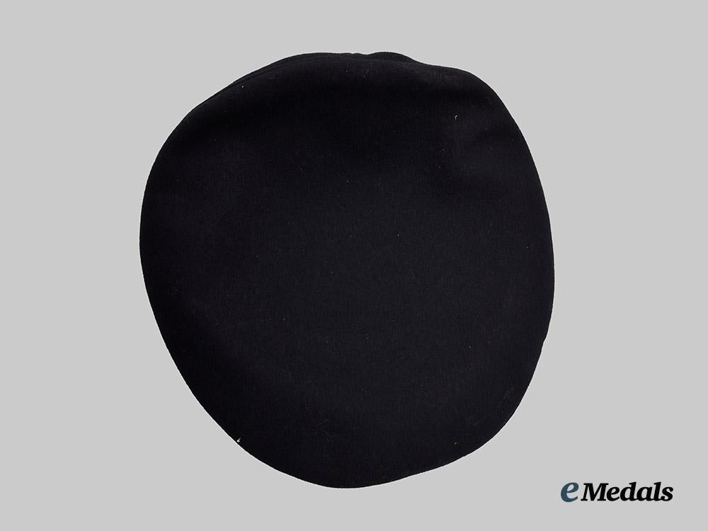 germany,_kriegsmarine._a_junior_officer’s_visor_cap___m_n_c5357