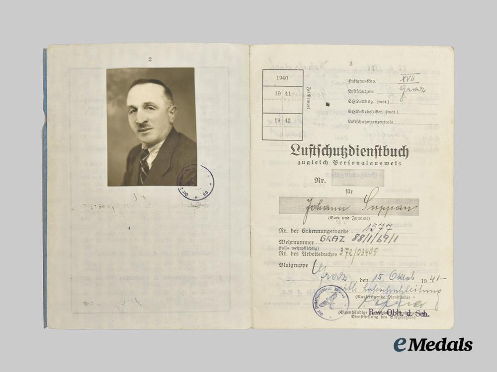 germany,_third_reich._a_mixed_lot_of_third_reich_organizational_membership_cards_and_booklets___m_n_c5422