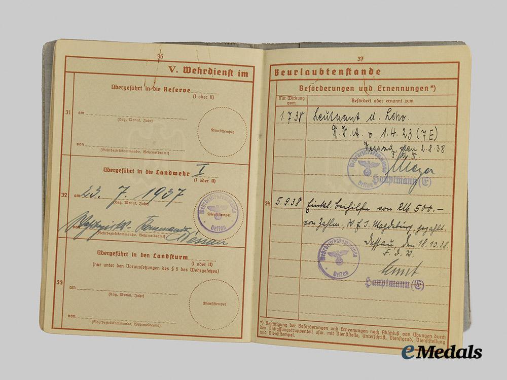 germany,_wehrmacht._a_mixed_lot_of_service_books_to_decorated_eastern_and_western_front_combatants___m_n_c5463