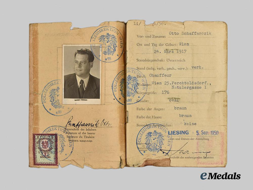 germany,_wehrmacht._a_mixed_lot_of_service_books_to_decorated_eastern_and_western_front_combatants___m_n_c5474