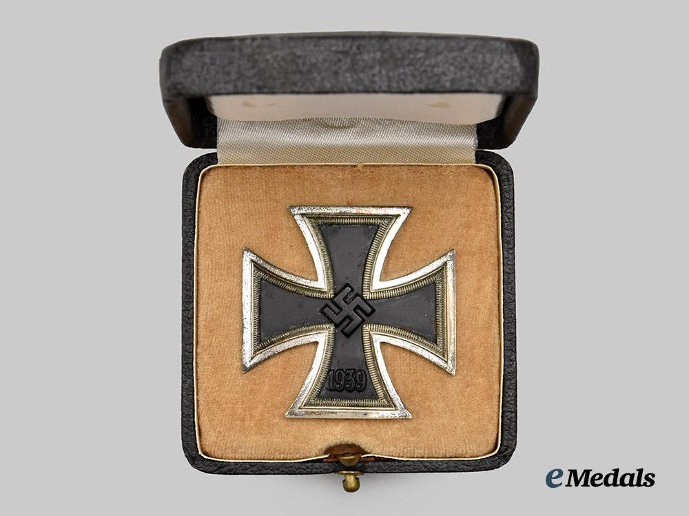 germany,_wehrmacht._a1939_iron_cross_i_class,_double-_marked_version_with_case,_by_steinhauer&_lück___m_n_c5507