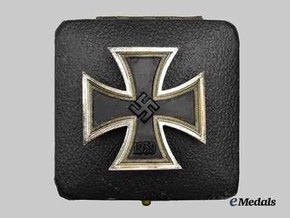 germany,_wehrmacht._a1939_iron_cross_i_class,_double-_marked_version_with_case,_by_steinhauer&_lück___m_n_c5508