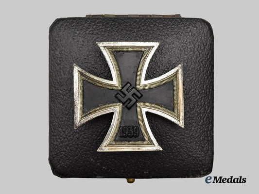 germany,_wehrmacht._a1939_iron_cross_i_class,_double-_marked_version_with_case,_by_steinhauer&_lück___m_n_c5508