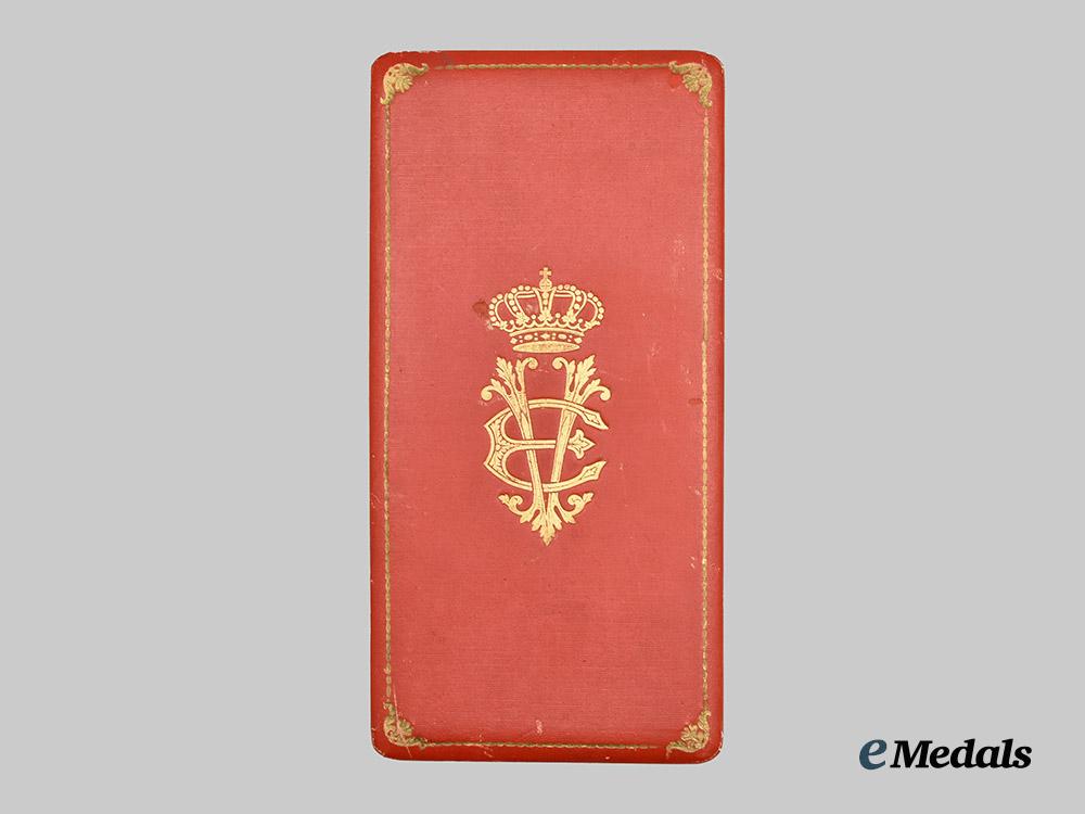 italy._kingdom._a_cased_order_of_the_crown_of_italy_in_gold,_grand_officer_set,_c.1900___m_n_c5516