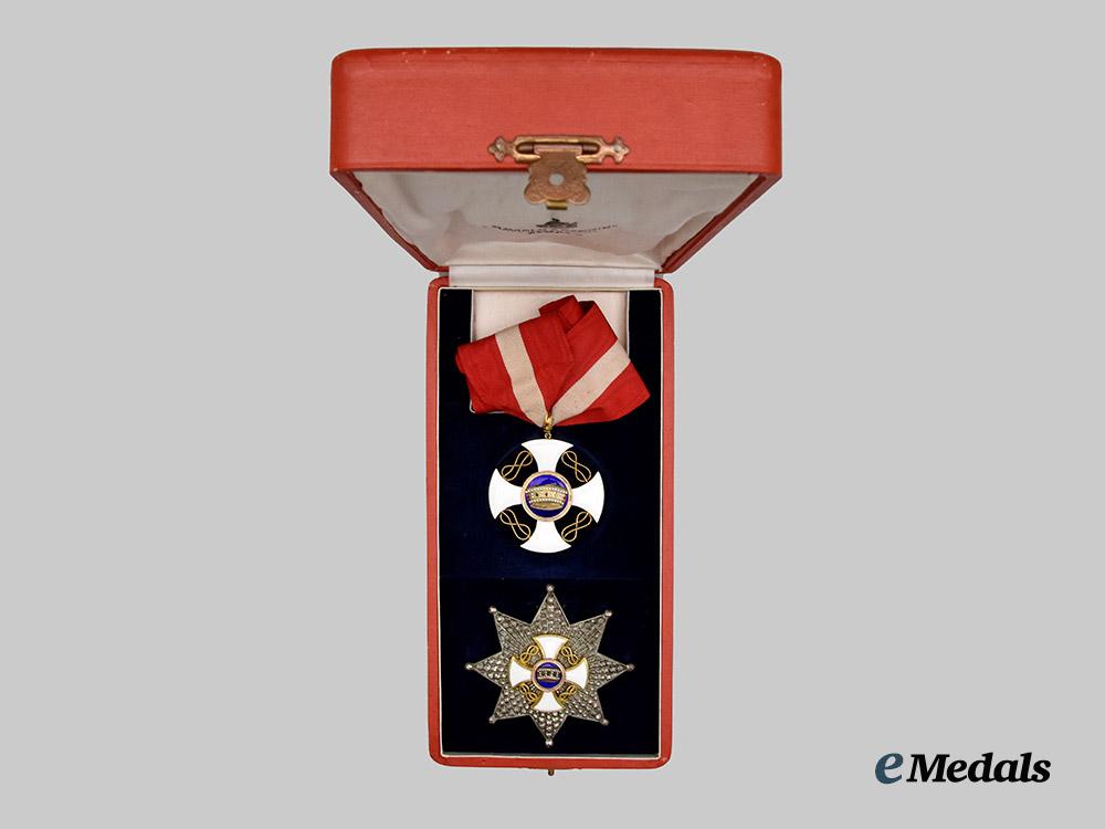 italy._kingdom._a_cased_order_of_the_crown_of_italy_in_gold,_grand_officer_set,_c.1900___m_n_c5517