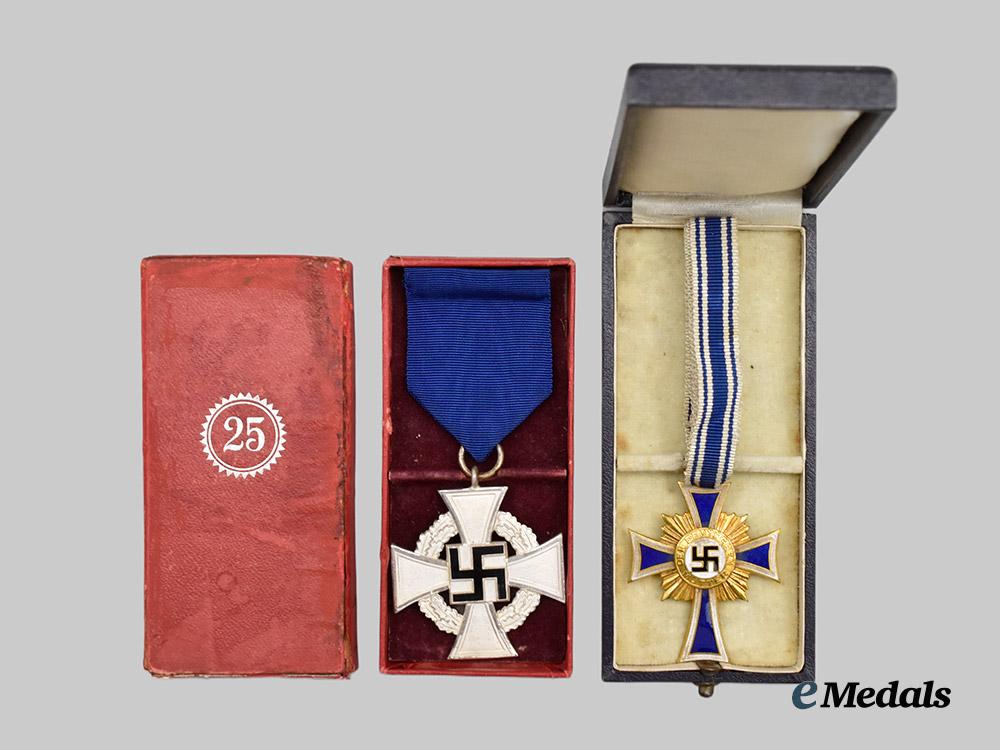germany,_third_reich._a_pair_of_cased_awards_for_civil_service___m_n_c5573