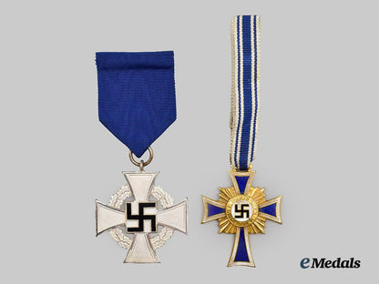 germany,_third_reich._a_pair_of_cased_awards_for_civil_service___m_n_c5575