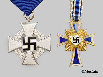 germany,_third_reich._a_pair_of_cased_awards_for_civil_service___m_n_c5577