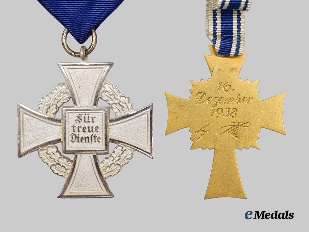 germany,_third_reich._a_pair_of_cased_awards_for_civil_service___m_n_c5579