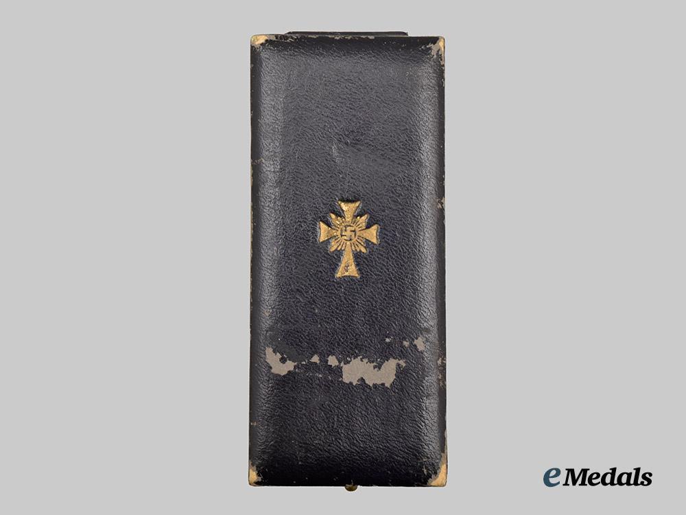 germany,_third_reich._an_honour_cross_of_the_german_mother,_gold_grade_with_case,_by_c._f._zimmermann___m_n_c5591