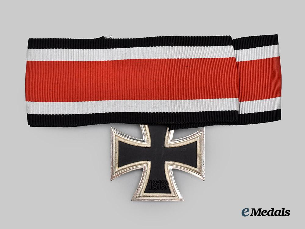 german,_federal_republic._a_knight’s_cross_of_the_iron_cross_with_oak_leaves,_early_exhibition_example_by_steinhauer&_lück___m_n_c5592