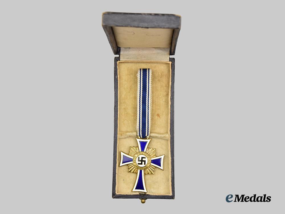 germany,_third_reich._an_honour_cross_of_the_german_mother,_gold_grade_with_case,_by_c._f._zimmermann___m_n_c5592