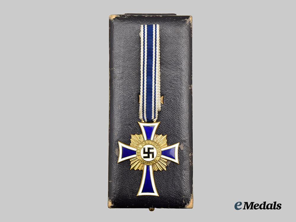 germany,_third_reich._an_honour_cross_of_the_german_mother,_gold_grade_with_case,_by_c._f._zimmermann___m_n_c5594