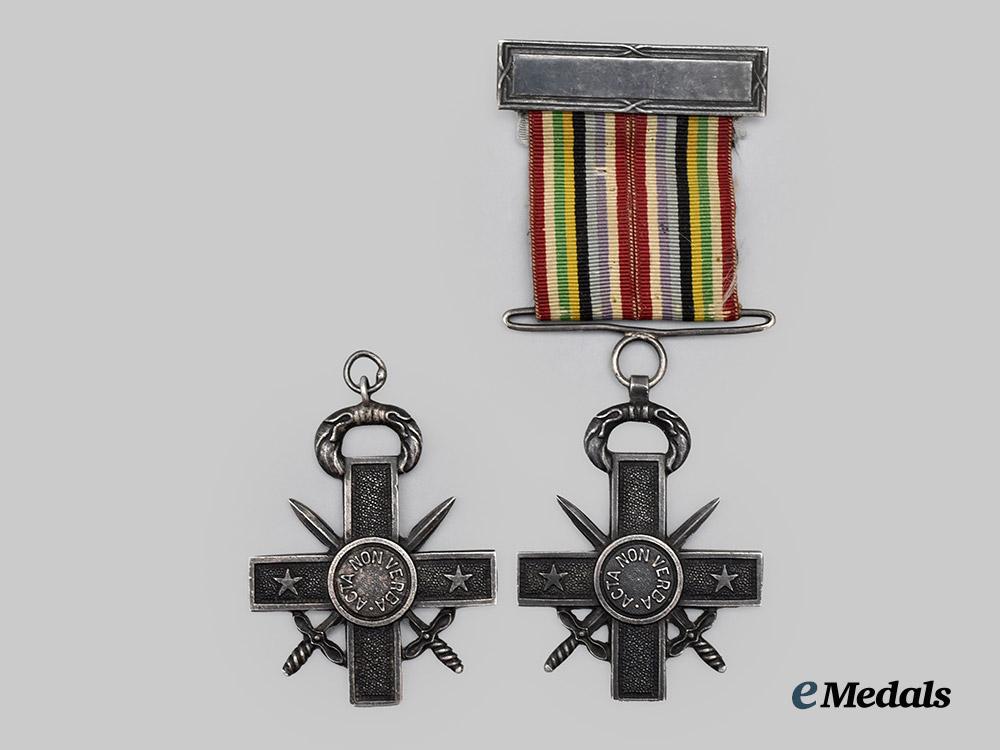 international._a_lot_of_two_unknown_military_merit_crosses___m_n_c5596