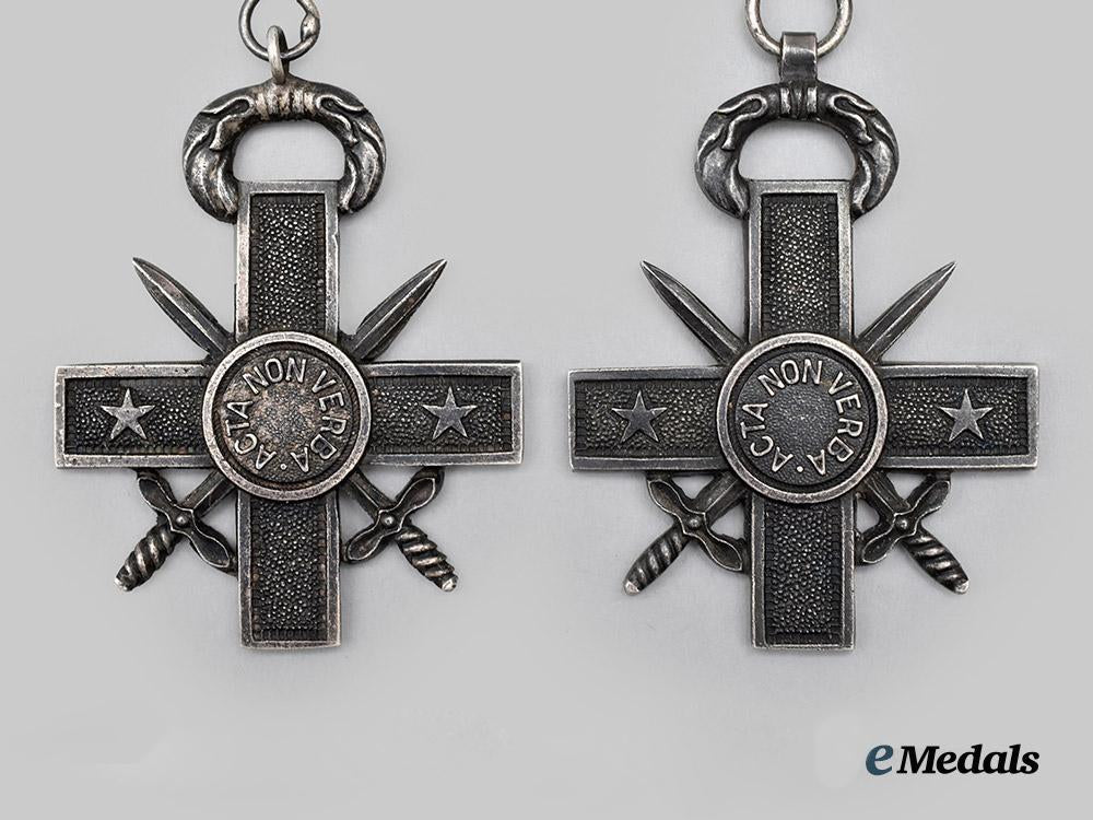 international._a_lot_of_two_unknown_military_merit_crosses___m_n_c5598