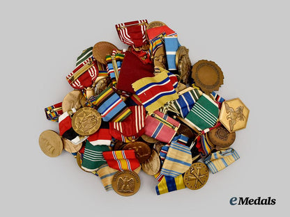 united_states._lot_of_sixty_armed_forces_medals_and_awards___m_n_c5624