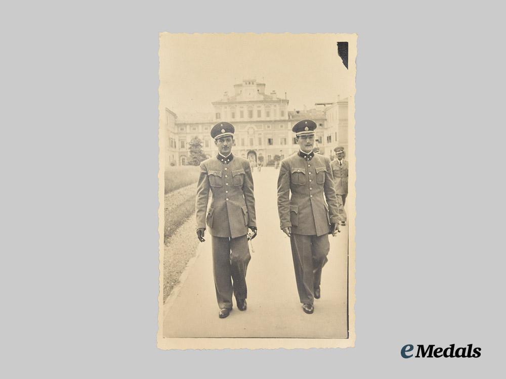 international._a_lot_of_second_war_photographs___m_n_c5640