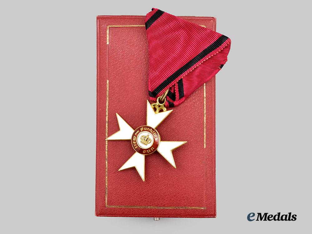 württemberg,_kingdom._an_order_of_the_württemberg_crown,_knight’s_cross_with_case,_c.1916___m_n_c5645