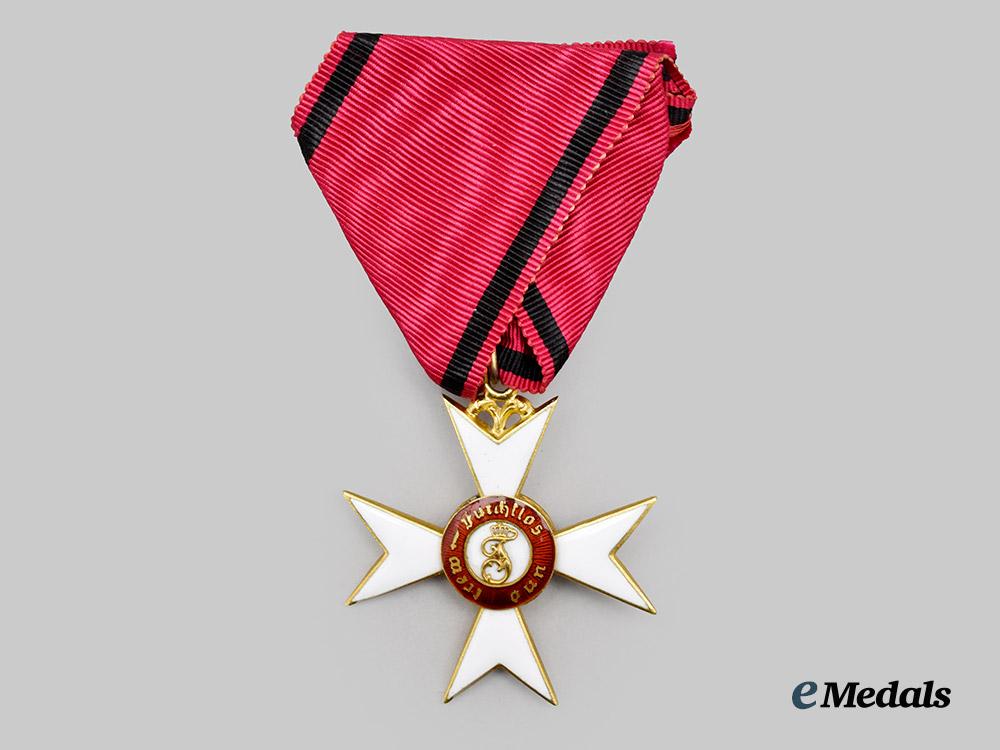 württemberg,_kingdom._an_order_of_the_württemberg_crown,_knight’s_cross_with_case,_c.1916___m_n_c5653