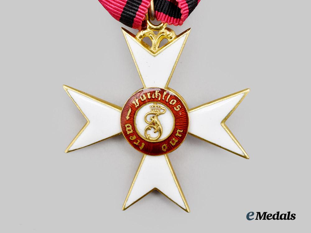 württemberg,_kingdom._an_order_of_the_württemberg_crown,_knight’s_cross_with_case,_c.1916___m_n_c5654