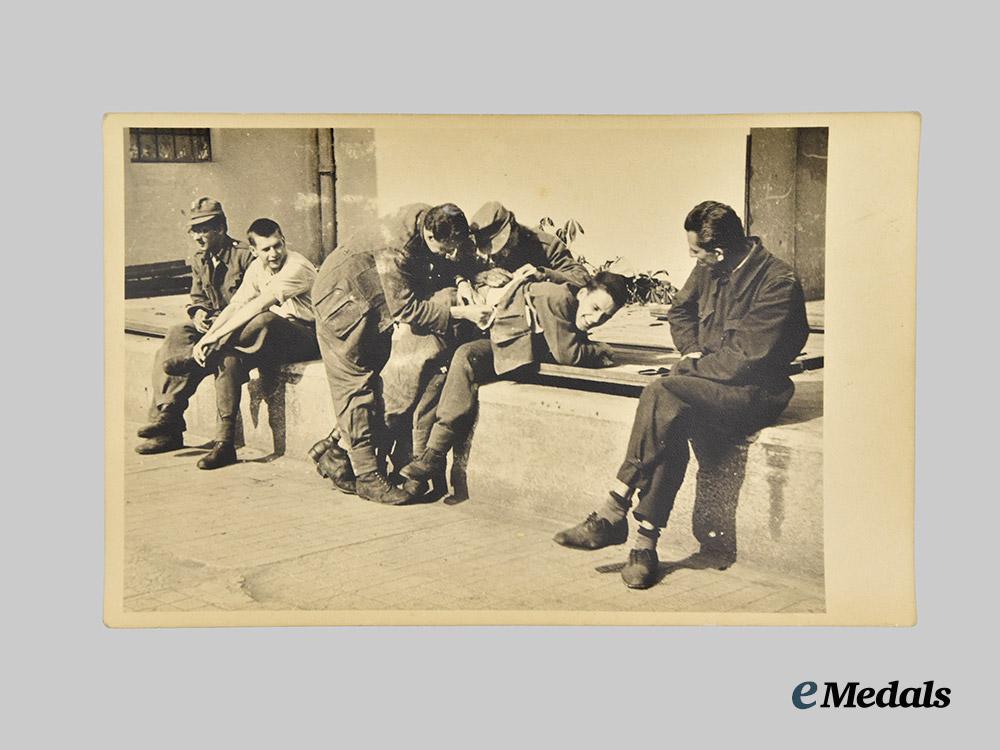 international._a_lot_of_second_war_photographs___m_n_c5662