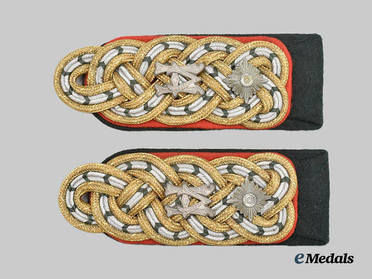 germany,_wehrmacht._a_set_of_wehrmachtbeamte_general_equivalent_shoulder_boards___m_n_c5703