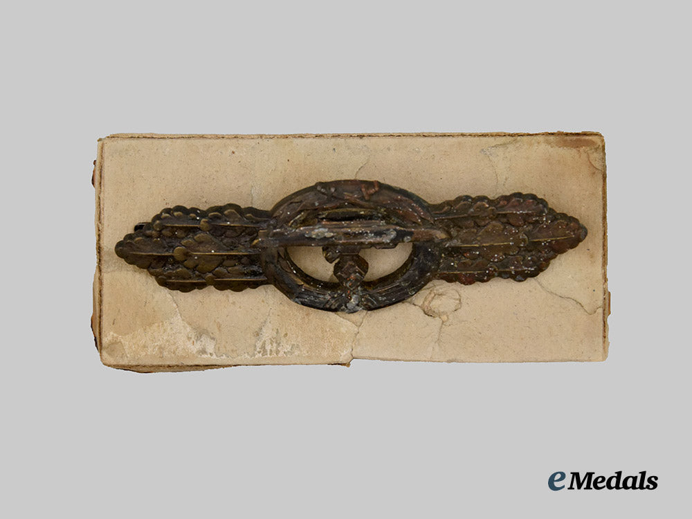 germany,_kriegsmarine._a_u-_boat_front_clasp,_bronze_grade,_by_schwerin&_sons___m_n_c5708