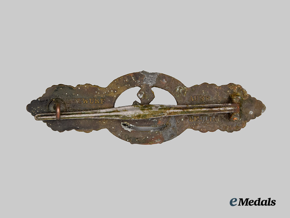 germany,_kriegsmarine._a_u-_boat_front_clasp,_bronze_grade,_by_schwerin&_sons___m_n_c5710