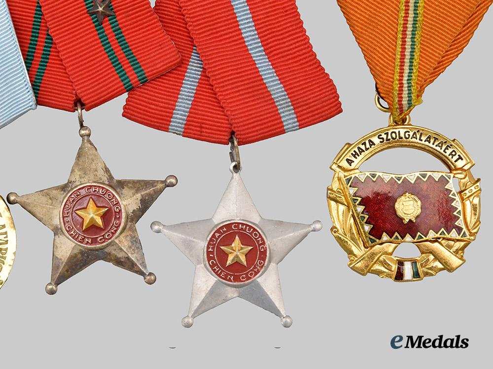 international._a_mixed_lot_of_eastern_bloc_medals_and_decorations___m_n_c5804