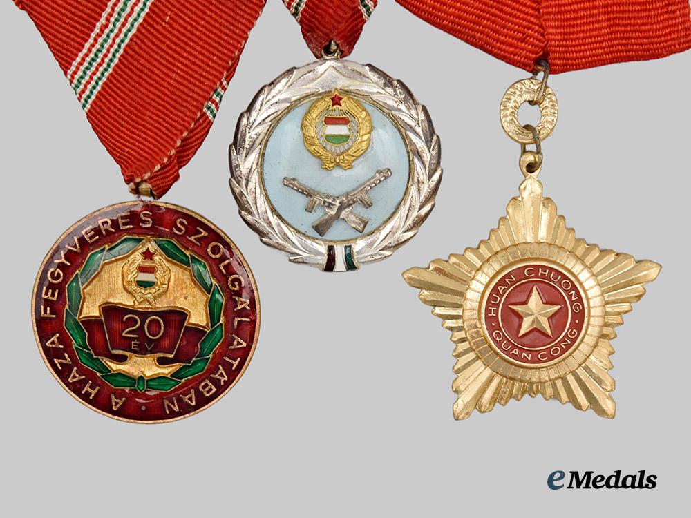 international._a_mixed_lot_of_eastern_bloc_medals_and_decorations___m_n_c5806
