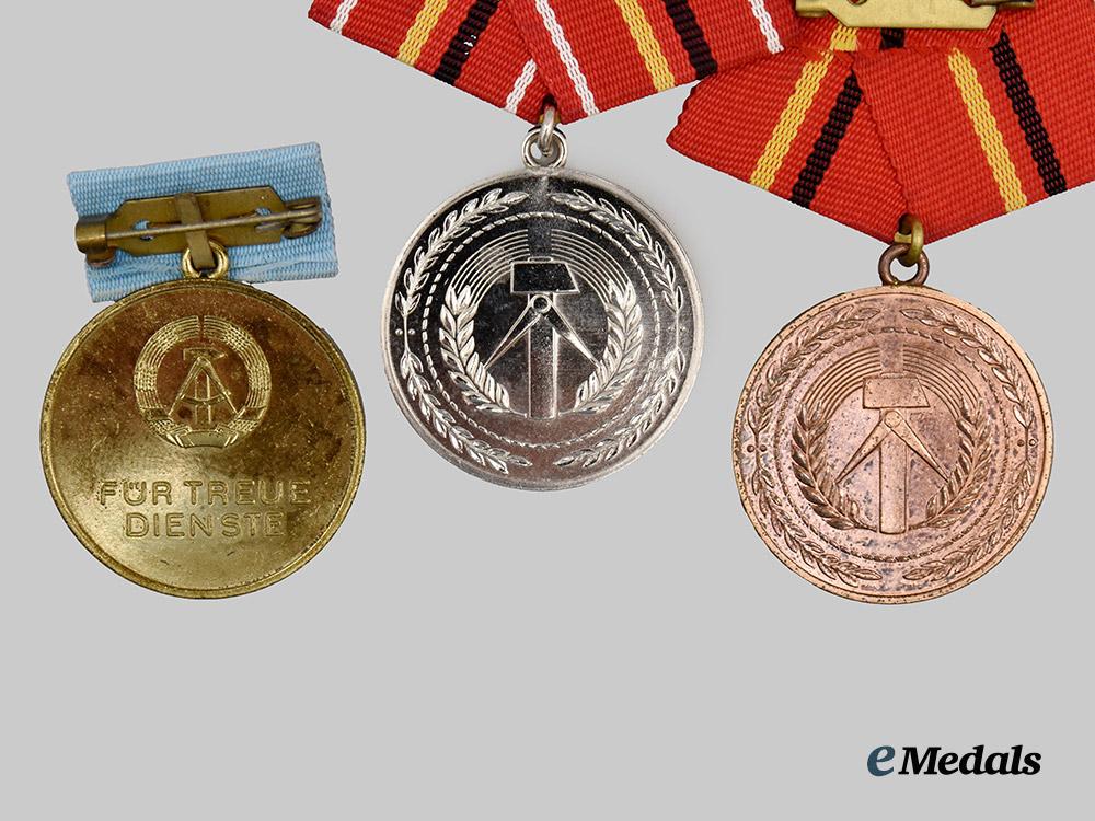 international._a_mixed_lot_of_eastern_bloc_medals_and_decorations___m_n_c5815