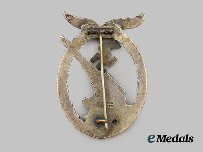 germany,_luftwaffe._a_flak_badge,_with_case,_by_c._e._juncker___m_n_c5901