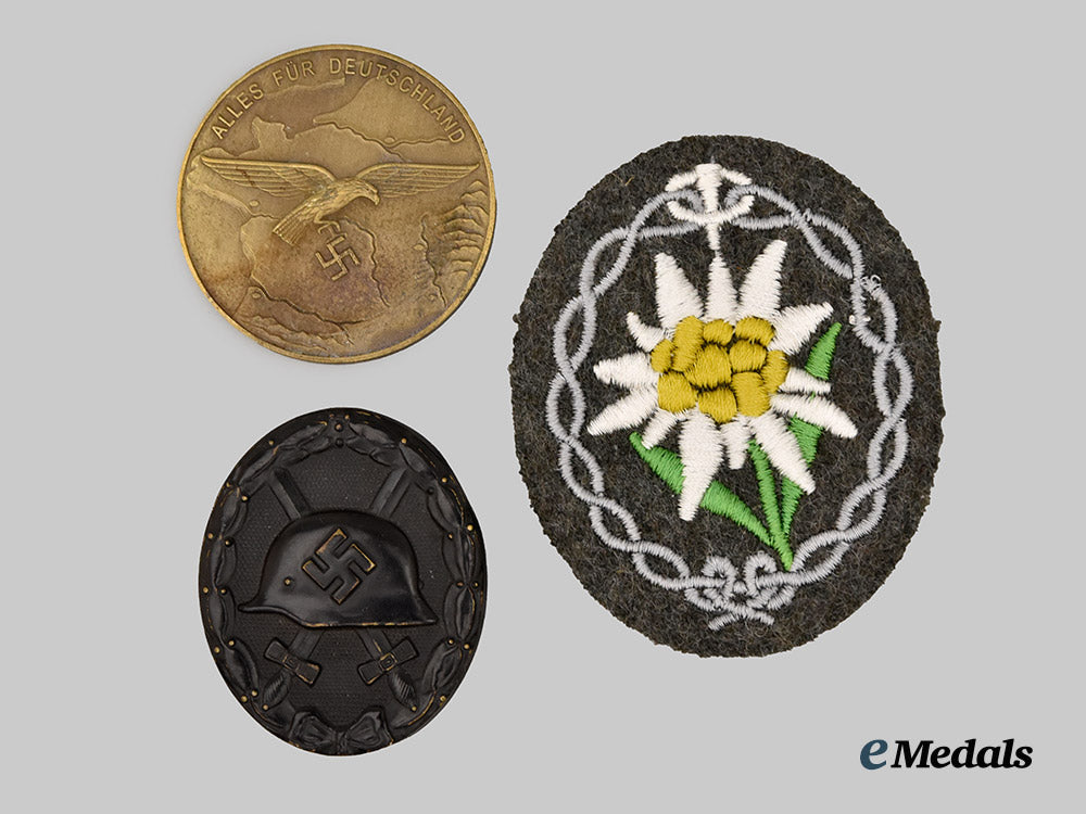 germany,_wehrmacht._a_mixed_lot_of_awards_and_insignia___m_n_c5928