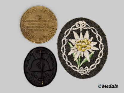 germany,_wehrmacht._a_mixed_lot_of_awards_and_insignia___m_n_c5929