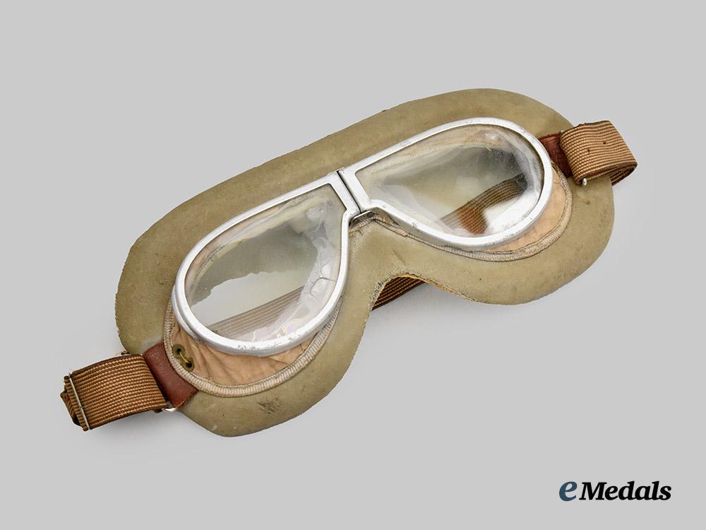 canada,_commonwealth._a_pair_of_second_war_period_resistal_tankers_goggles_belonging_to_sergeant_j._b._marlowe,_c.1930___m_n_c5967