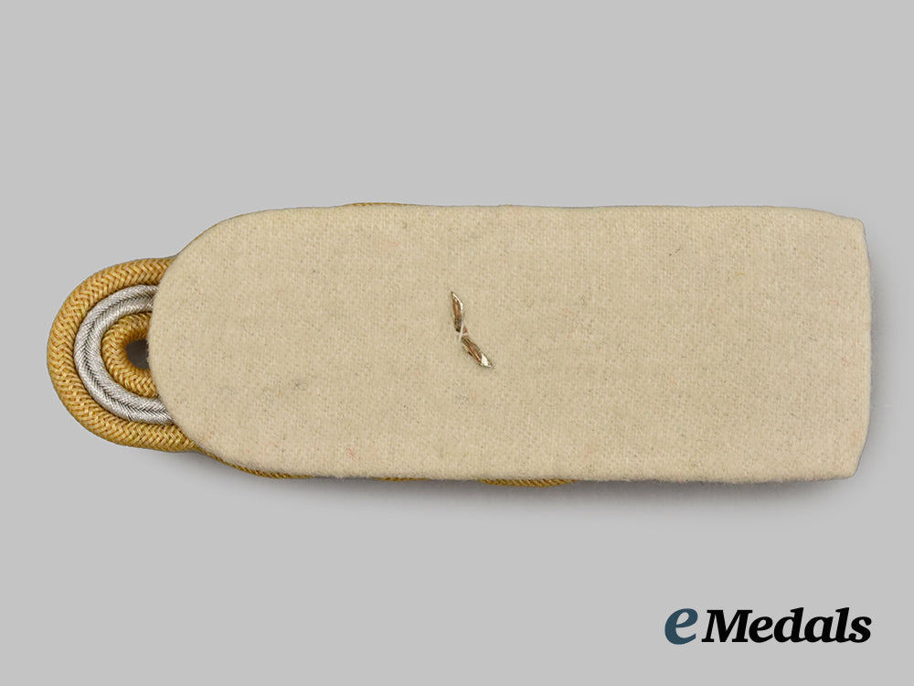 germany,_luftwaffe._a_generalleutnant_shoulder_board___m_n_c5978