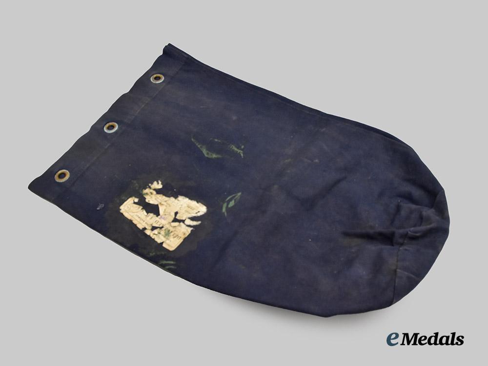 canada,_commonwealth._a_kit_sack_belonging_to_vickers_wellington_air_gunner_willian_a._cauthers,_k._i._a___m_n_c5986