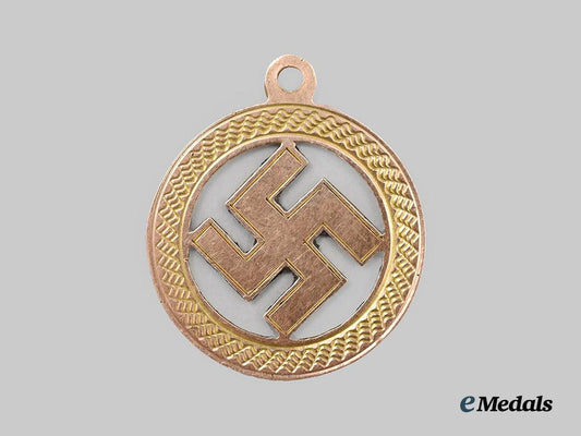germany,_n_s_d_a_p._a_patriotic_swastika_pendant_in_gold,_by_henry_griffiths&_sons___m_n_c6068
