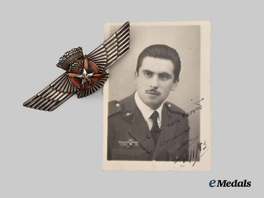 spain,_fascist_state._a_rare_wartime_air_force_pilot/_observer_badge_with_photo,_c.1940___m_n_c6082