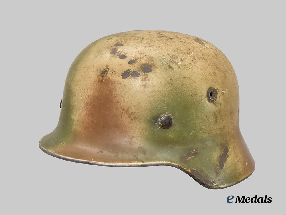 germany,_wehrmacht._an_m40_stahlhelm,_refurbished,_by_vereinigte_deutsche_nickelwerke___m_n_c6151