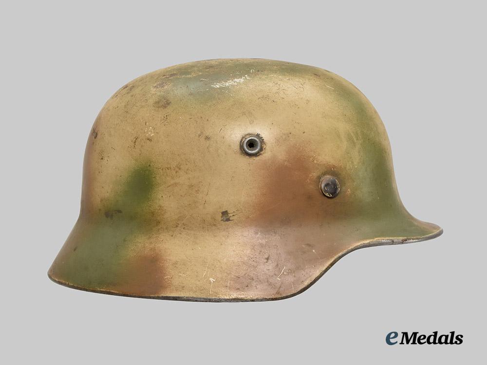 germany,_wehrmacht._an_m40_stahlhelm,_refurbished,_by_vereinigte_deutsche_nickelwerke___m_n_c6152