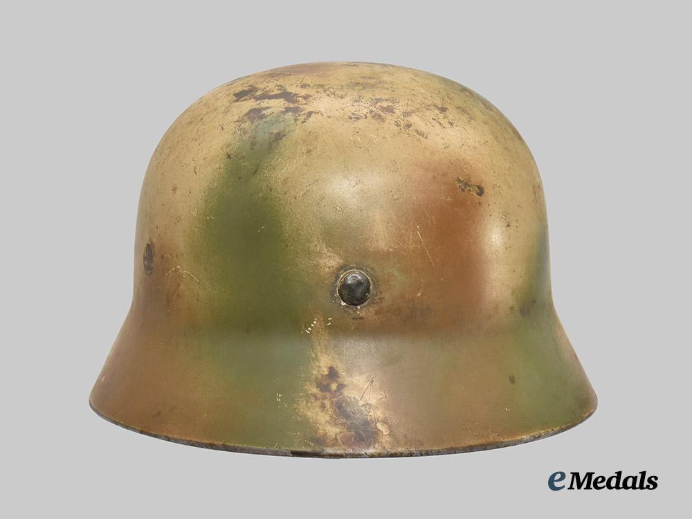 germany,_wehrmacht._an_m40_stahlhelm,_refurbished,_by_vereinigte_deutsche_nickelwerke___m_n_c6154