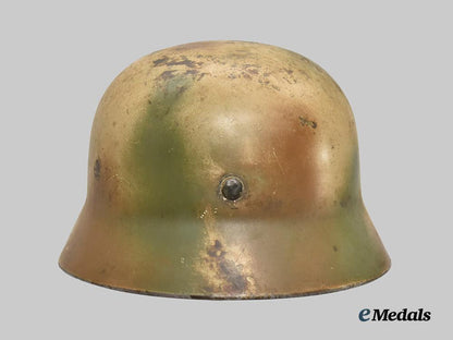 germany,_wehrmacht._an_m40_stahlhelm,_refurbished,_by_vereinigte_deutsche_nickelwerke___m_n_c6154