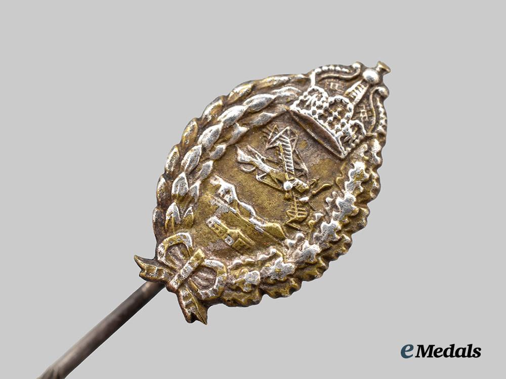 germany,_imperial._a_pilot’s_badge,_with_stick_pin_miniature,_c.1917___m_n_c6154