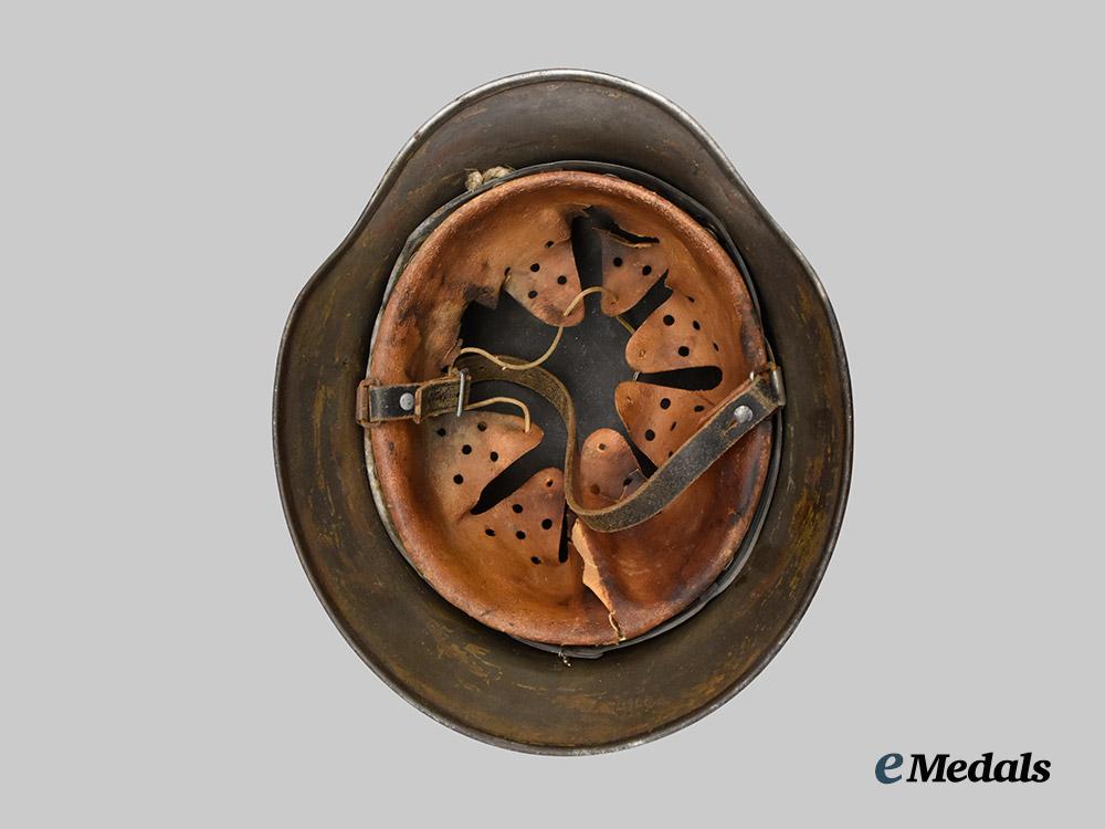 germany,_wehrmacht._an_m40_stahlhelm,_refurbished,_by_vereinigte_deutsche_nickelwerke___m_n_c6155