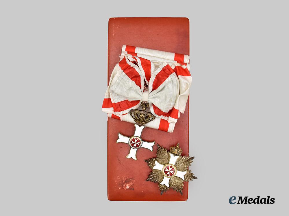 international._a_sovereign_military_hospitaller_order_of_saint_john_of_jerusalem_grand_cross_set,_c.1950___m_n_c6161