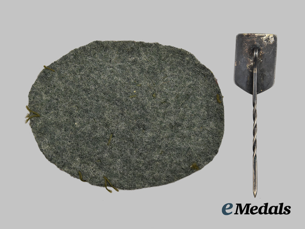 germany,_wehrmacht._a_pair_of_badges___m_n_c6165