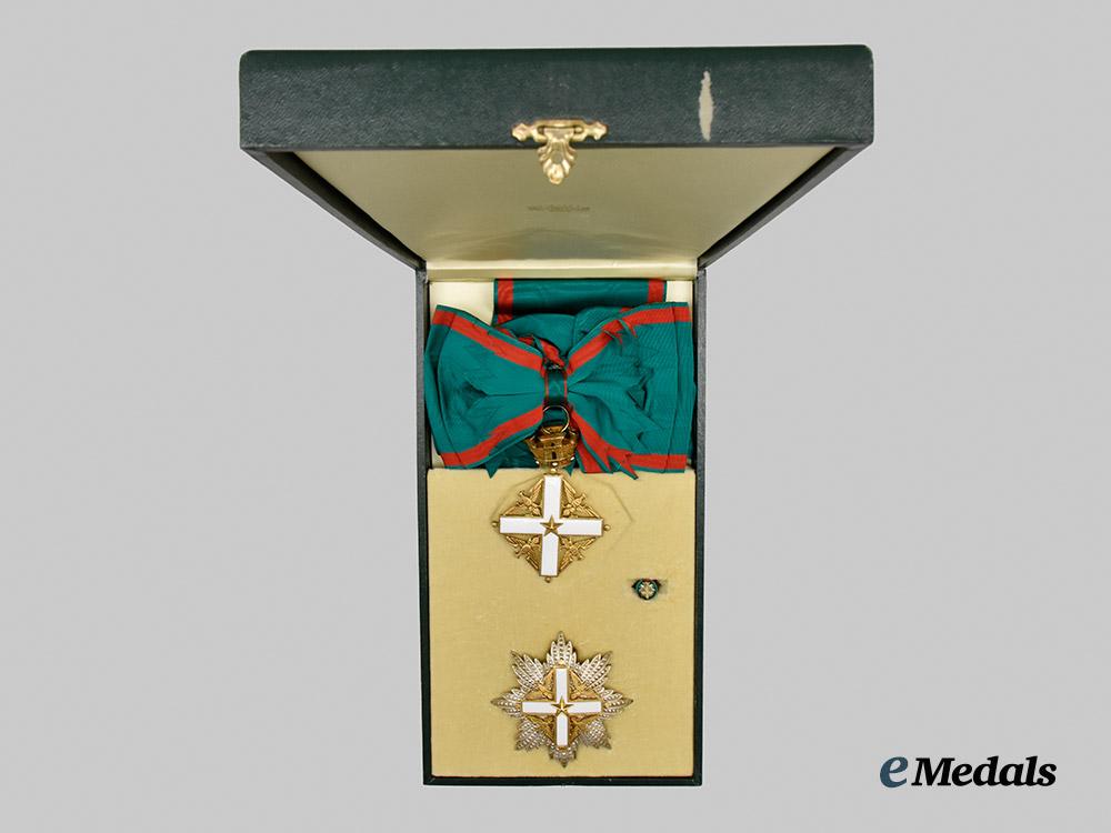 italy,_republic._an_order_of_merit_of_the_italian_republic,_grand_cross_set_with_star_in_gold,_by_cravanzola___m_n_c6171