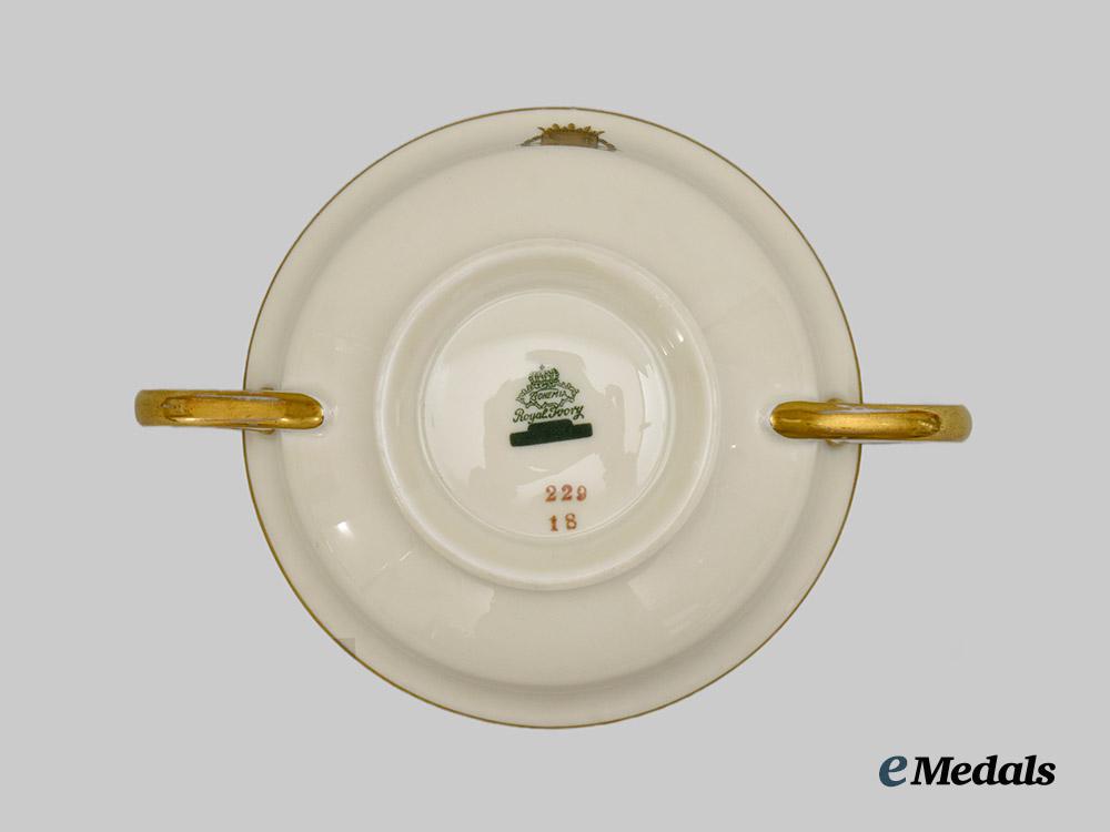 spain,_fascist_state._a_soup_dish_place_setting_belonging_to_francisco_franco.___m_n_c6234