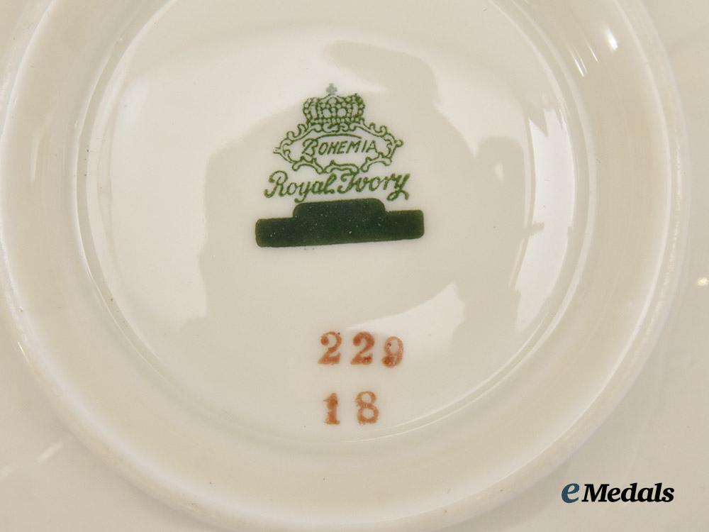 spain,_fascist_state._a_soup_dish_place_setting_belonging_to_francisco_franco.___m_n_c6235